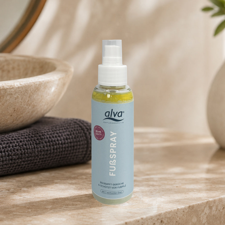 alva Fußspray steht im Badezimmer