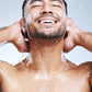 Mann in Dusche mit alva Duschgel For Him